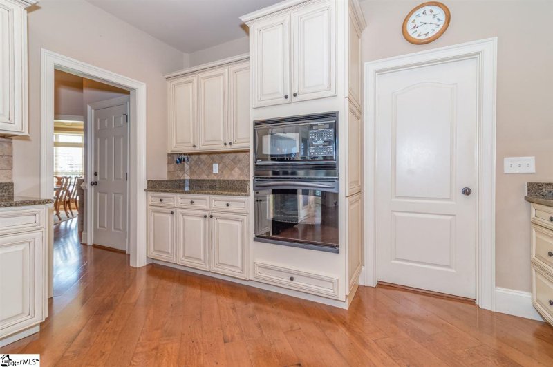 Property image 5 at 10 Meadow Trace Court, Greer, SC 29651