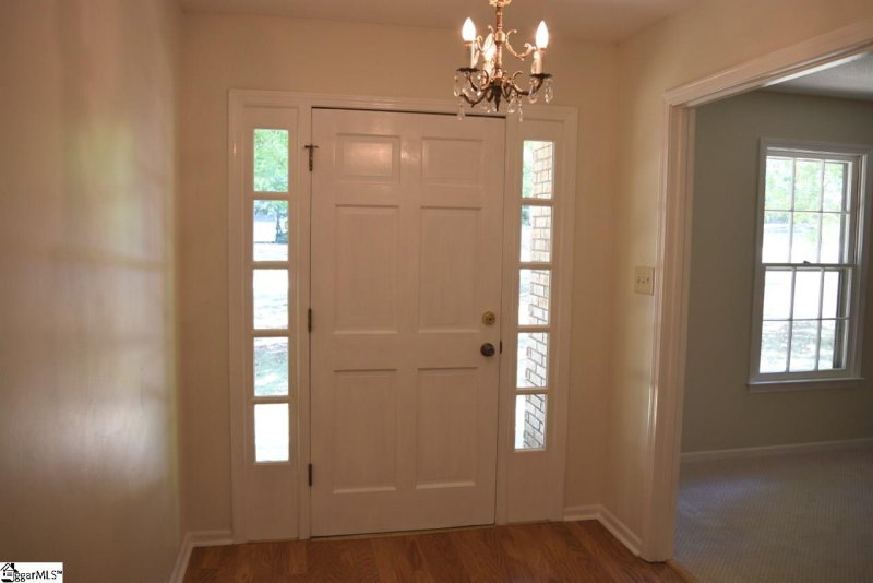 Property image 3 at 513 Cambridge Drive, Spartanburg, SC 29301