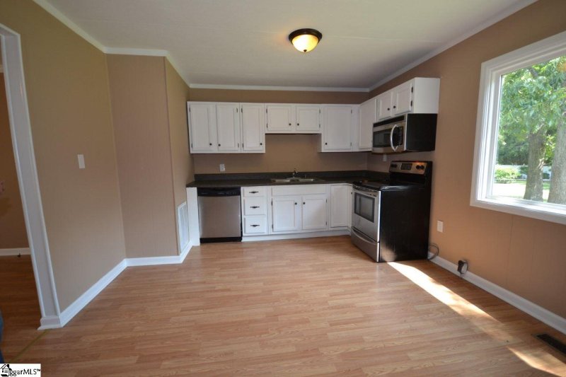 Property image 2 at 411 Georgia Street, Fountain Inn, SC 29644