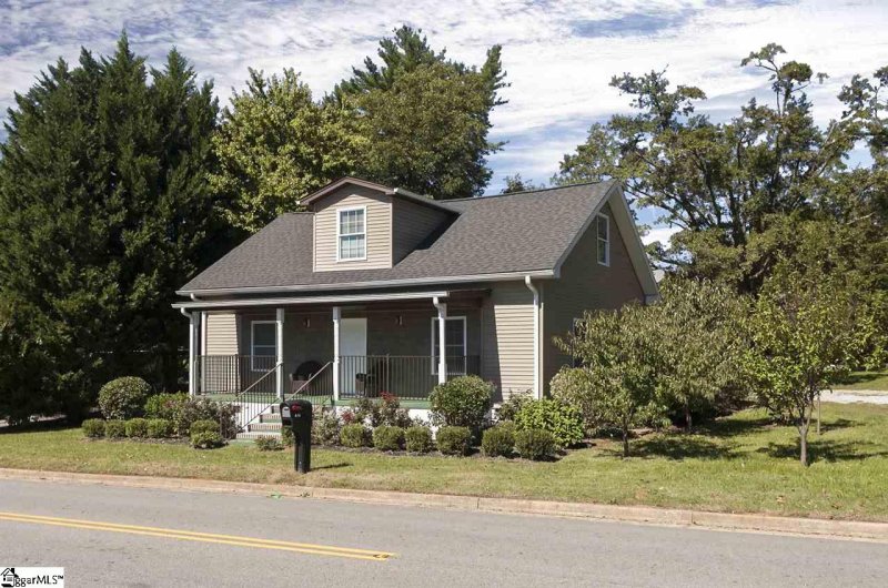 Property image 2 at 416 Pennsylvania Avenue, Greer, SC 29650