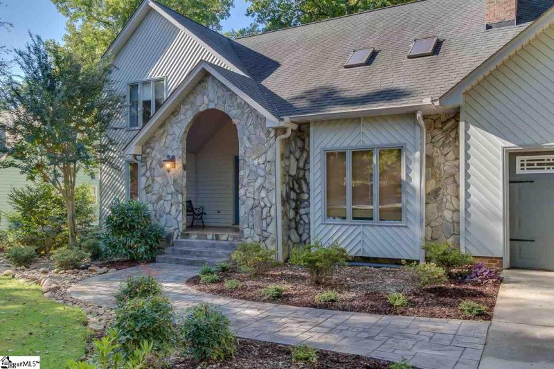 Property image 3 at 5 Bernwood Drive, Taylors, SC 29687