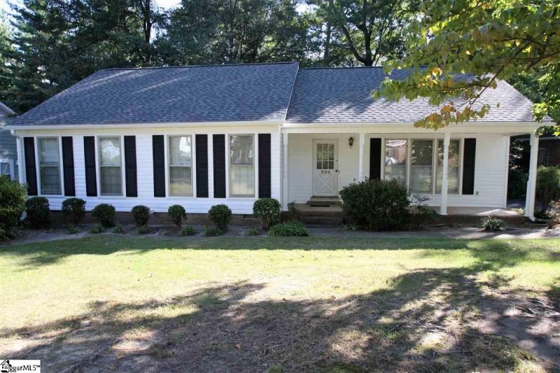 Property image 2 at 208 Singing Woods Lane, Spartanburg, SC 29301