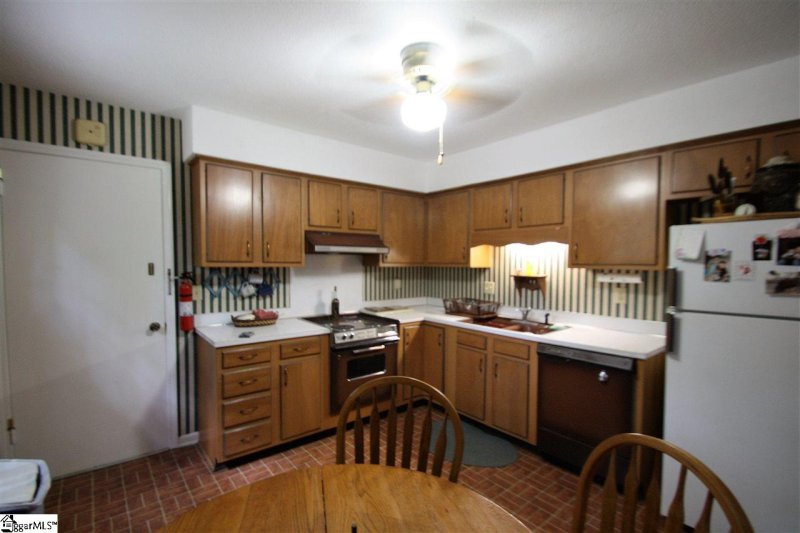 Property image 3 at 208 Singing Woods Lane, Spartanburg, SC 29301