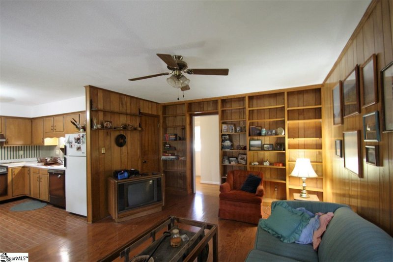 Property image 5 at 208 Singing Woods Lane, Spartanburg, SC 29301