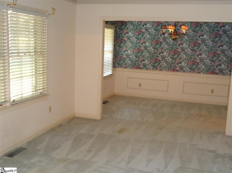 Property image 4 at 102 Rosewood Drive, Taylors, SC 29687