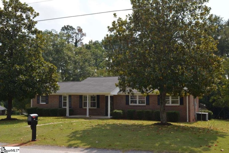 Property image 3 at 634 Heathwood Drive, Taylors, SC 29681