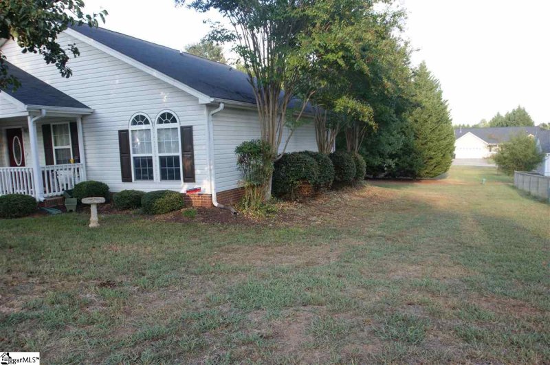 Property image 2 at 6 Peach Blossom Court, Greer, SC 29650