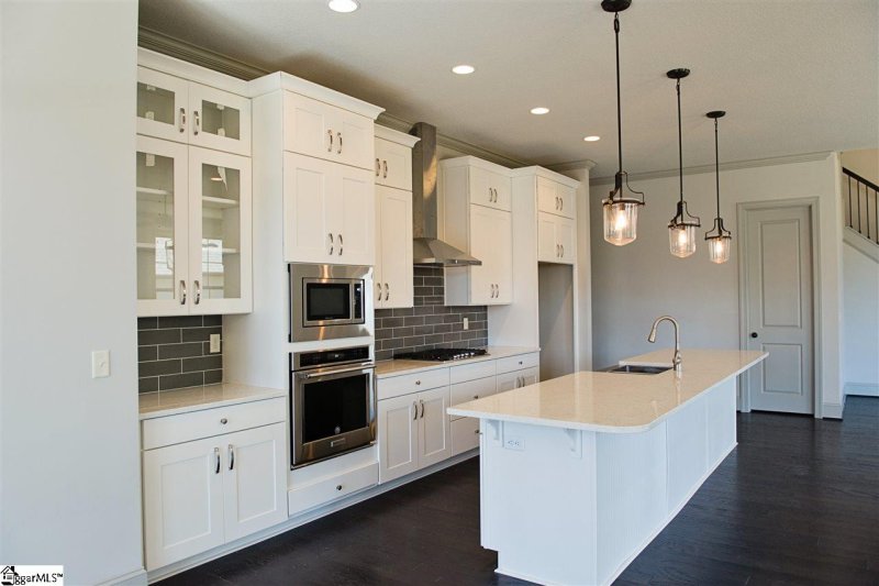 Property image 2 at 8 Vinton Drive, Greer, SC 29651