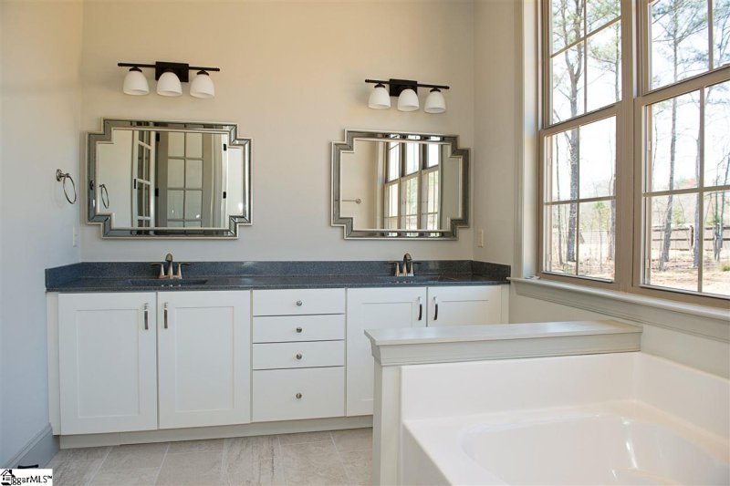 Property image 4 at 8 Vinton Drive, Greer, SC 29651