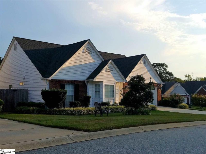 Property image 2 at 109 Raintree Cove Drive, Taylors, SC 29687