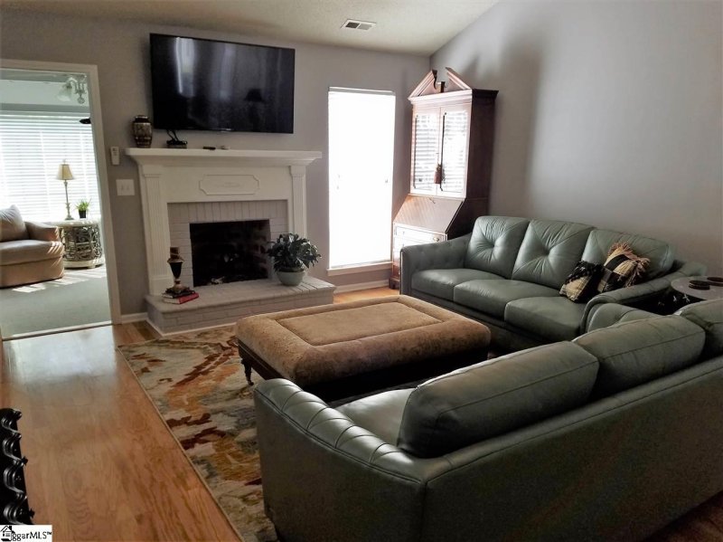 Property image 3 at 109 Raintree Cove Drive, Taylors, SC 29687