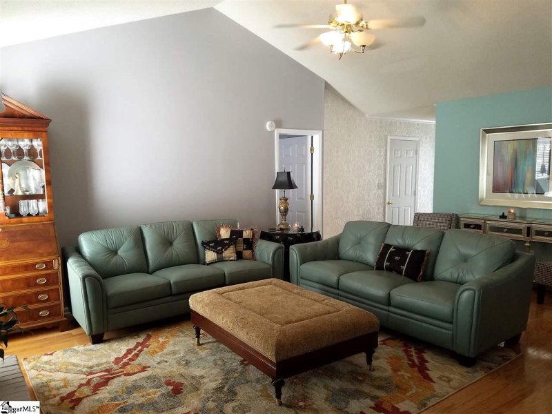 Property image 5 at 109 Raintree Cove Drive, Taylors, SC 29687