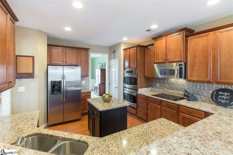 Property image 3 at 9 Cleyera Court, Simpsonville, SC 29681