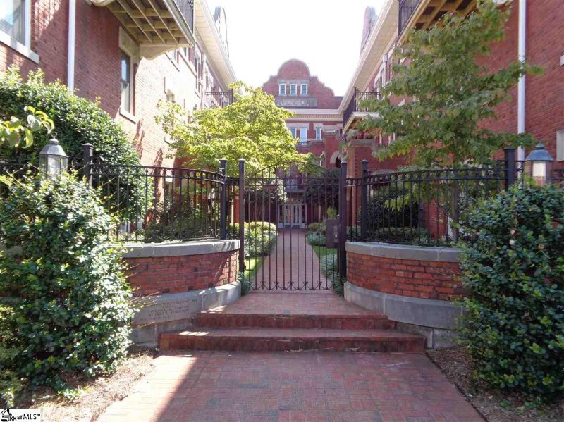 400 E Washington Street