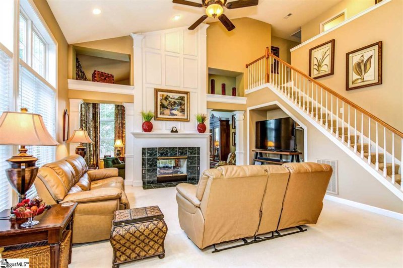 Property image 2 at 2 Wolf Den Drive, Greer, SC 29650