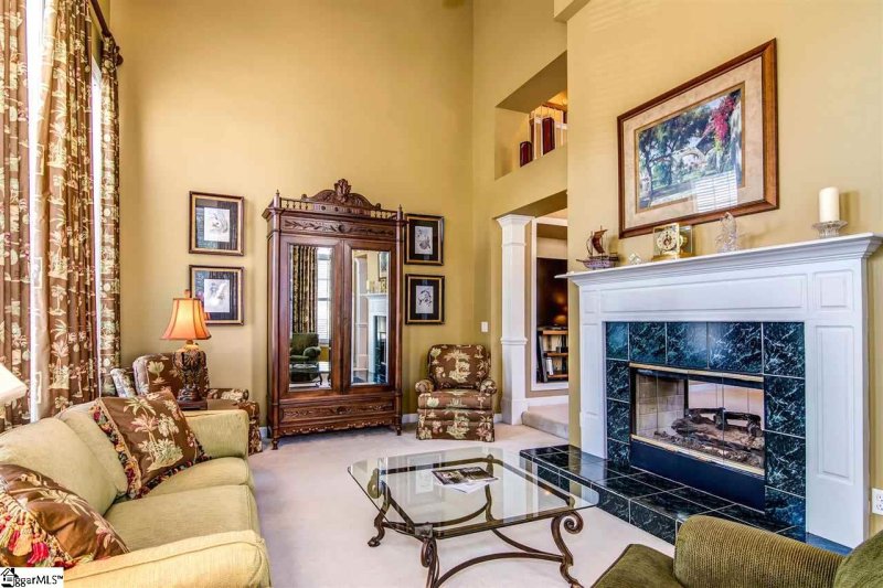 Property image 3 at 2 Wolf Den Drive, Greer, SC 29650