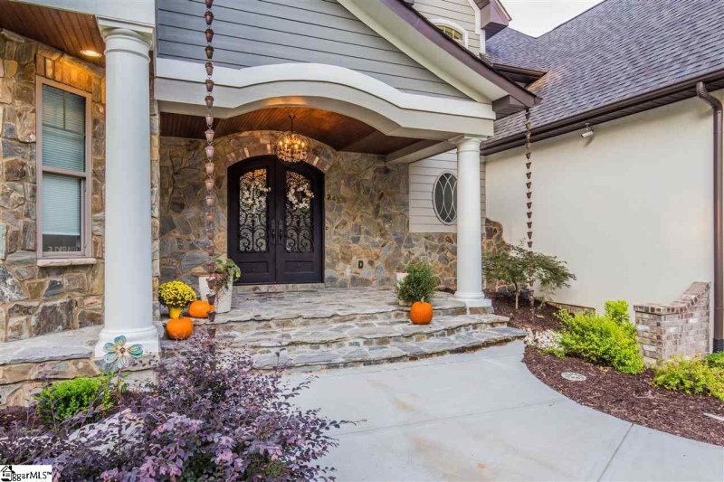 Property image 3 at 245 Yorkswell Lane, Greenville, SC 29607