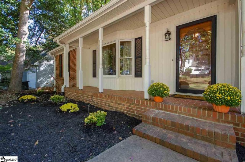 Property image 3 at 208 Bendingwood Circle, Taylors, SC 29687