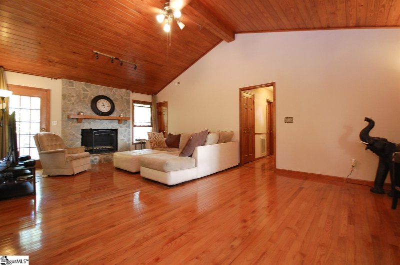 Property image 4 at 208 Bendingwood Circle, Taylors, SC 29687