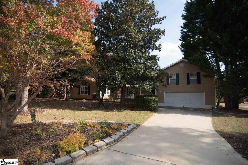 Property image 2 at 8 Woodbend Court, Mauldin, SC 29662