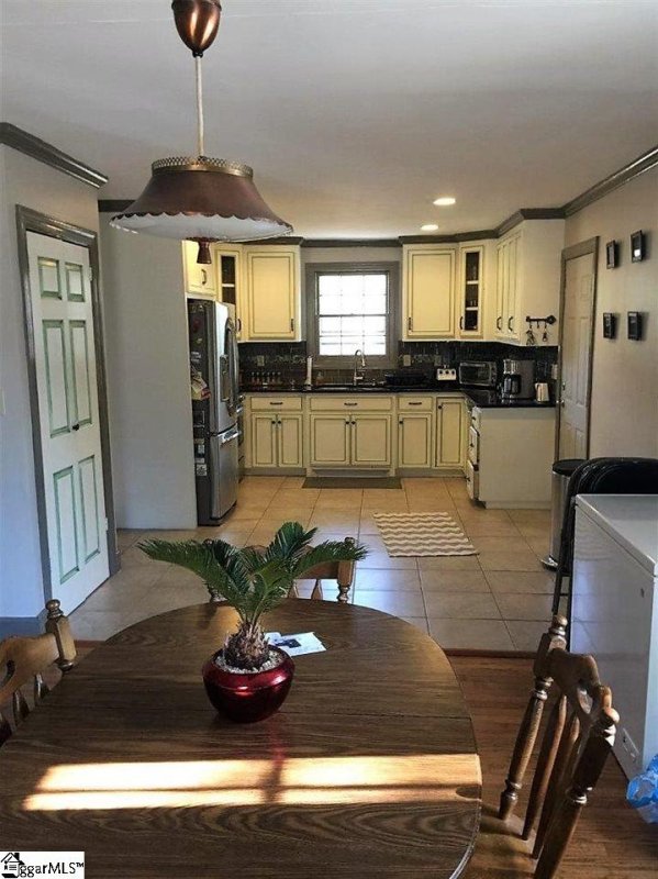 Property image 2 at 300 Lowndes Avenue, Greenville, SC 29607