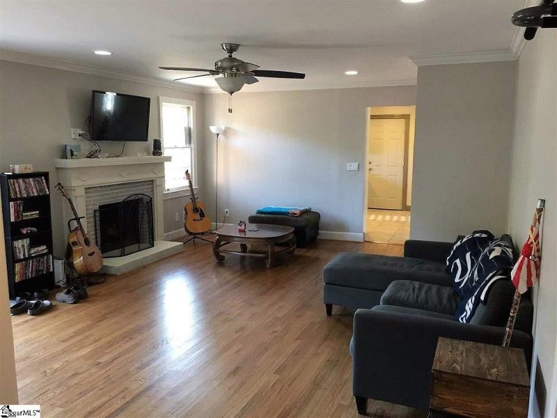 Property image 3 at 300 Lowndes Avenue, Greenville, SC 29607