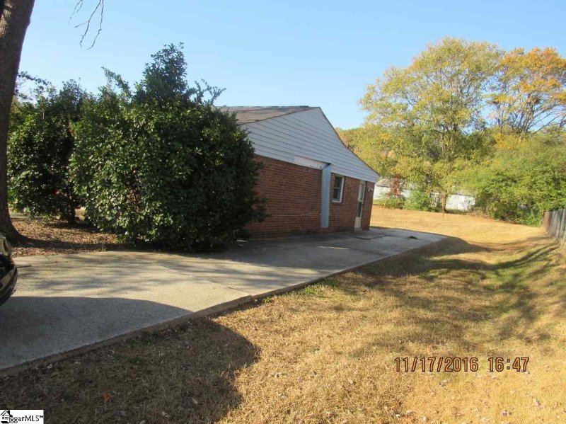Property image 2 at 305 Boling Road, Taylors, SC 29687