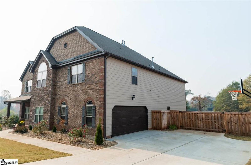 Property image 2 at 124 Harbrooke Circle, Greer, SC 29651