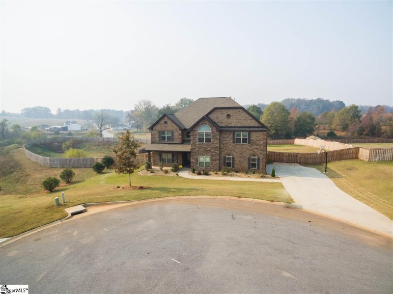 Property image 3 at 124 Harbrooke Circle, Greer, SC 29651