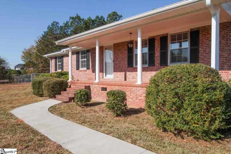 Property image 2 at 1101 Lakeview Drive, Greenville, SC 29611