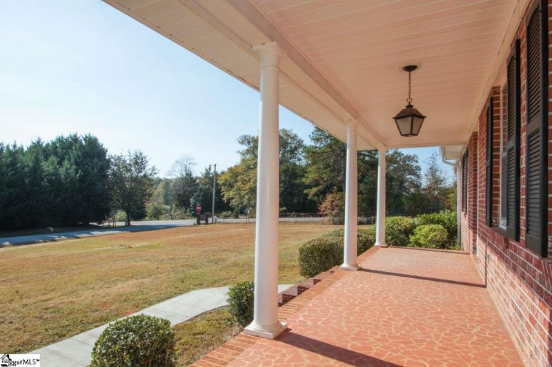 Property image 4 at 1101 Lakeview Drive, Greenville, SC 29611