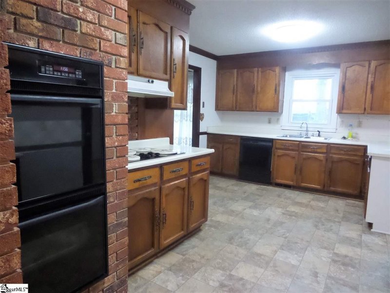 Property image 4 at 110 Lakemont Drive, Greer, SC 29651