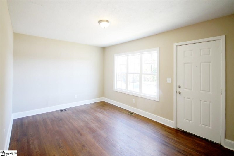 Property image 4 at 9 Delmar Avenue, Greenville, SC 29609