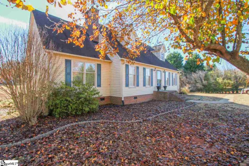 Property image 2 at 548 Sheffield Road, Easley, SC 29642