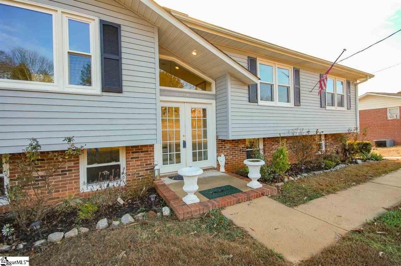 Property image 2 at 341 Old Farrs Bridge Road, Greenville, SC 29611