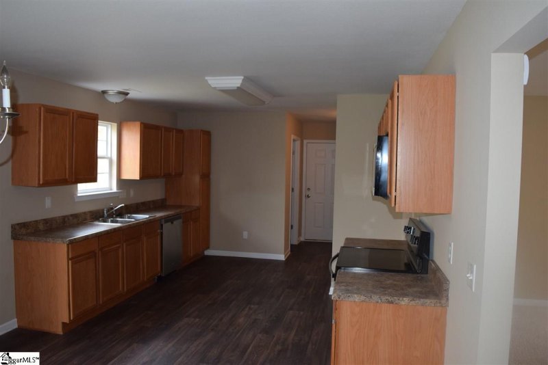 Property image 5 at 140 W Bright Road, Duncan, SC 29334