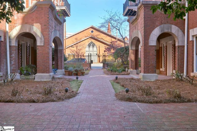 Property image 3 at 400 E Washington Avenue, Greenville, SC 29601