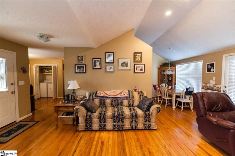 Property image 4 at 345 Worthington Circle, Spartanburg, SC 29303-6401