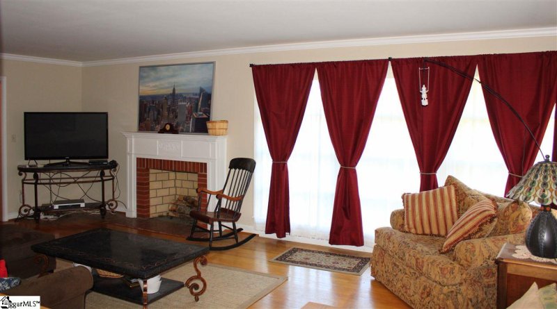 Property image 4 at 15 Holly Hill Court, Greenville, SC 29609