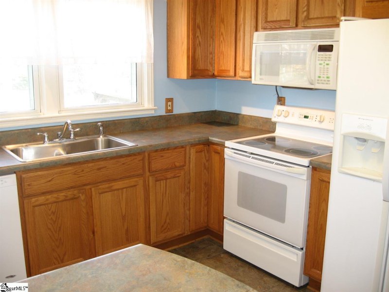 Property image 2 at 18 Sutton Drive, Taylors, SC 29687