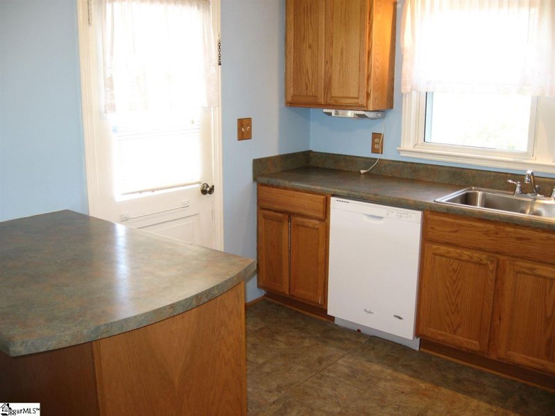 Property image 3 at 18 Sutton Drive, Taylors, SC 29687