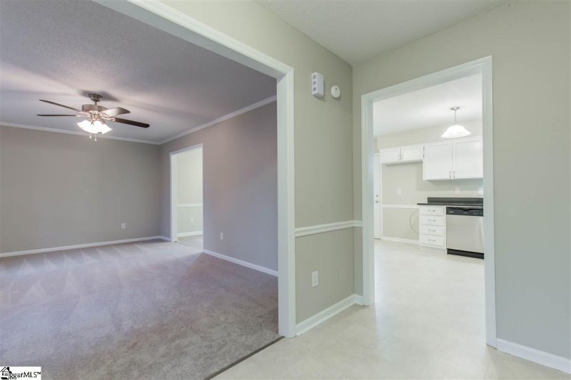 Property image 3 at 205 Woodburn Drive, Taylors, SC 29687