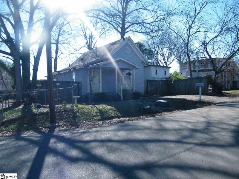 Property image 4 at 213 Colonial Avenue, Greenville, SC 29611