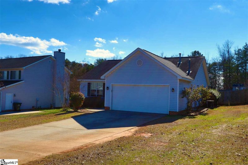 Property image 3 at 11 Michell Drive, Taylors, SC 29687