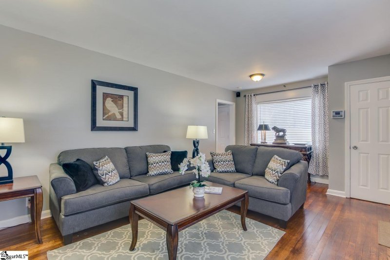 Property image 3 at 16 Rocky Knoll Drive, Greenville, SC 29605