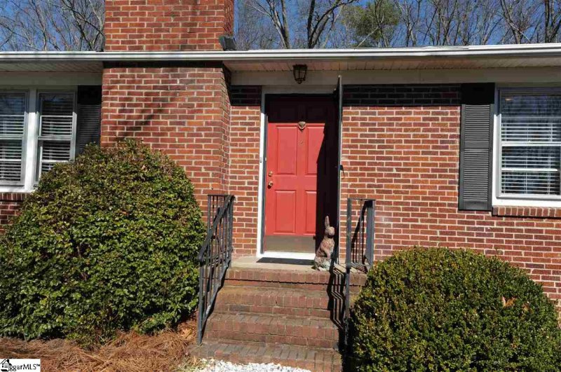 Property image 2 at 9 Forestdale Drive, Taylors, SC 29687
