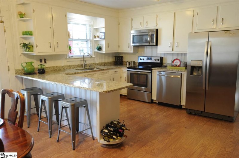 Property image 3 at 9 Forestdale Drive, Taylors, SC 29687