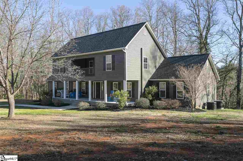Property image 2 at 104 WILLIAMSBURG Drive, Greer, SC 29651