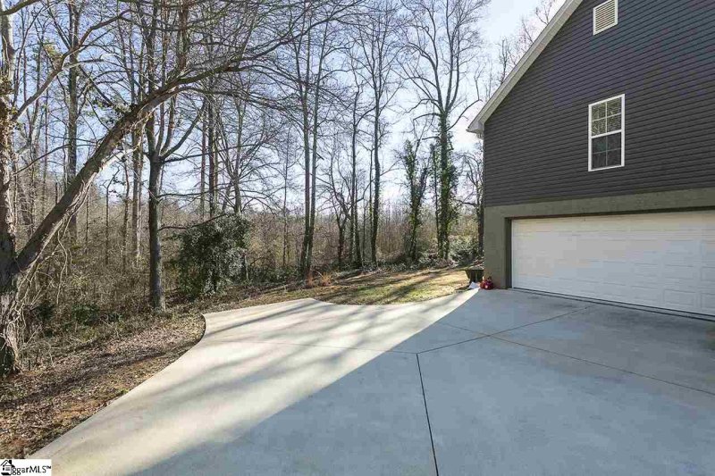 Property image 4 at 104 WILLIAMSBURG Drive, Greer, SC 29651