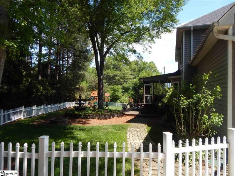 Property image 3 at 115 E Hypericum Lane, Greenville, SC 29615